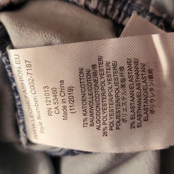 Adorable Le Chic light wash thin denim jacket - Picture 9 of 9